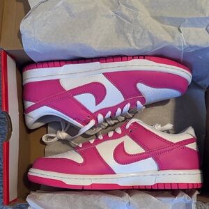 New Nike Dunk Low ‘Laser Fuchsia’(GS). Sz.5.5Y/7W. Original box